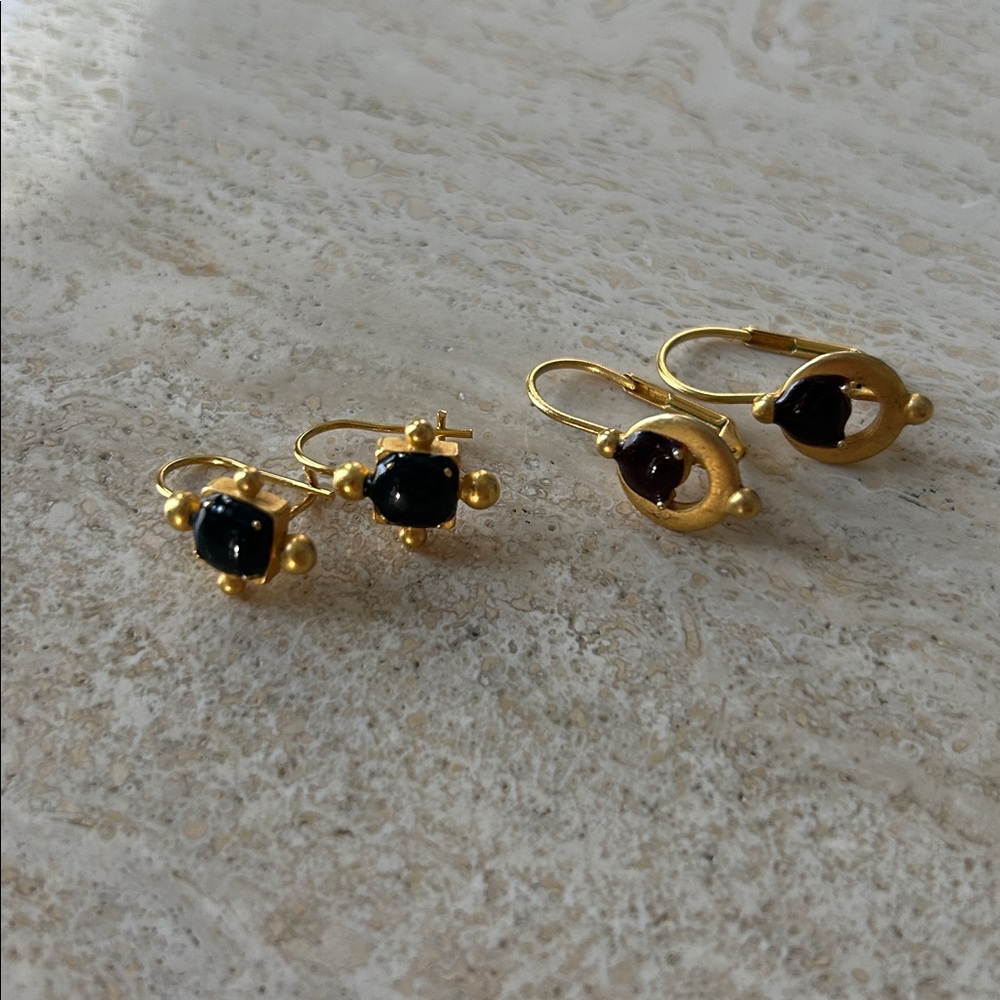 Lot of 2 gold tone leverback earrings